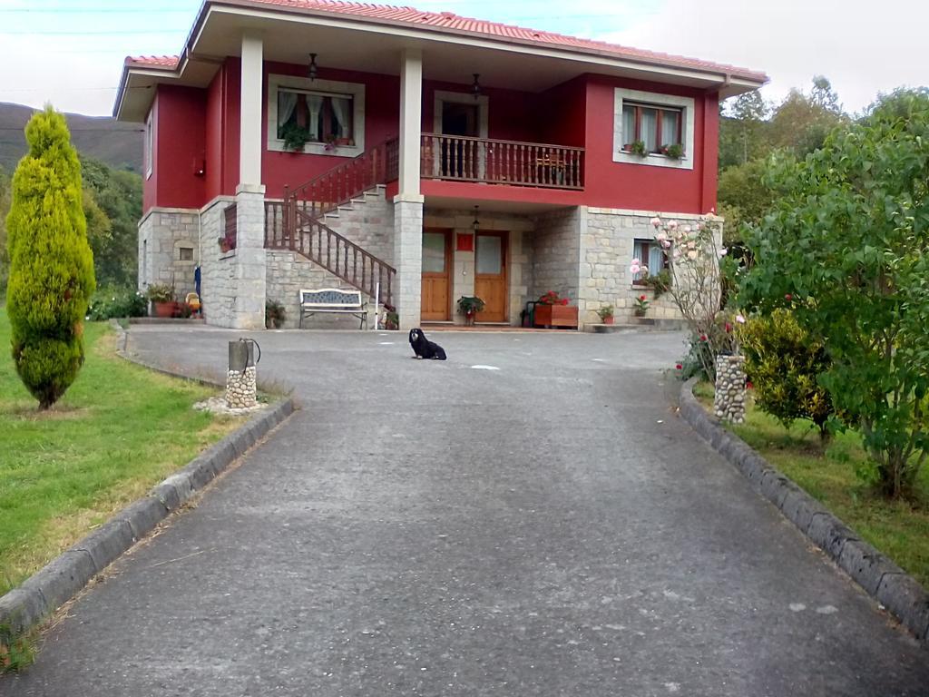 Apartments Aurora La Robellada de Onis Oda fotoğraf